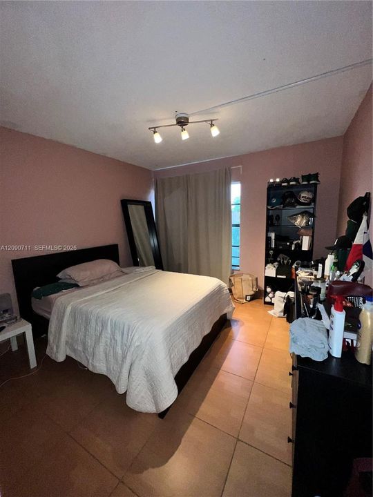 For Sale: $365,000 (3 beds, 2 baths, 1600 Square Feet)