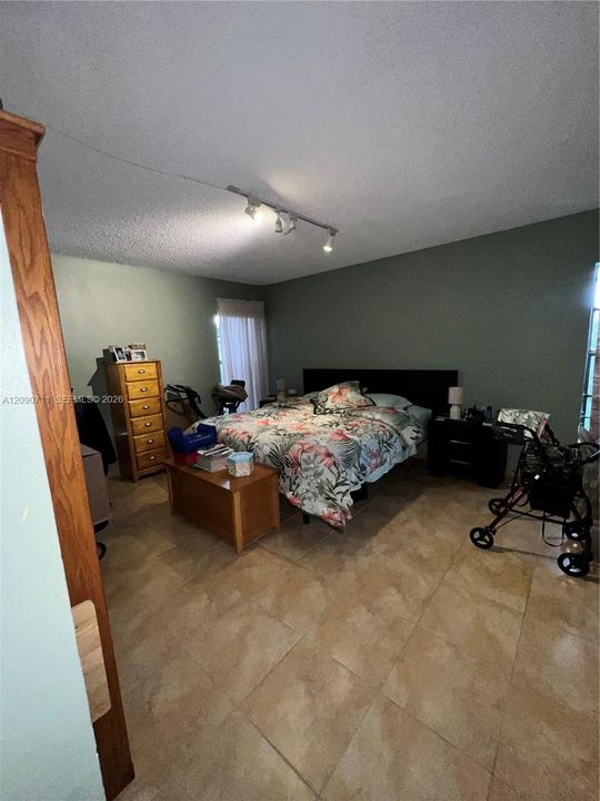 For Sale: $365,000 (3 beds, 2 baths, 1600 Square Feet)