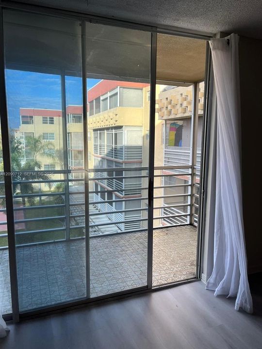 В аренду: $1,690 (1 спален, 1 ванн, 940 Квадратных фут)