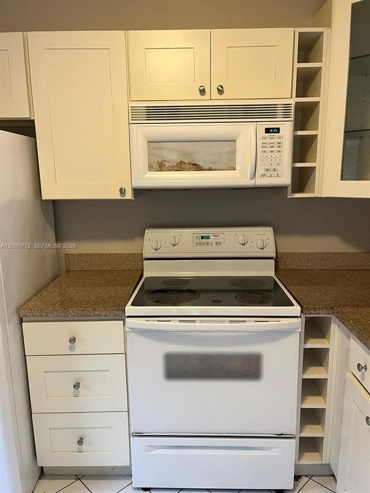 В аренду: $1,690 (1 спален, 1 ванн, 940 Квадратных фут)