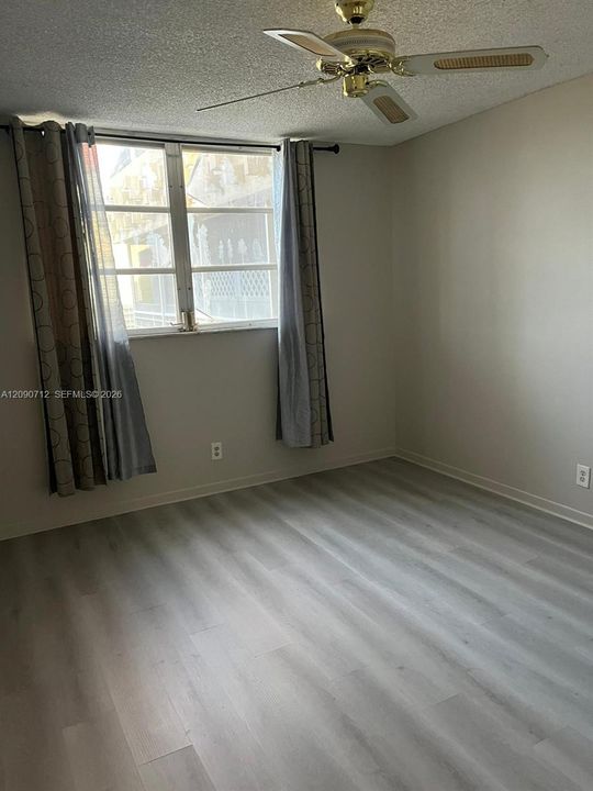 В аренду: $1,690 (1 спален, 1 ванн, 940 Квадратных фут)
