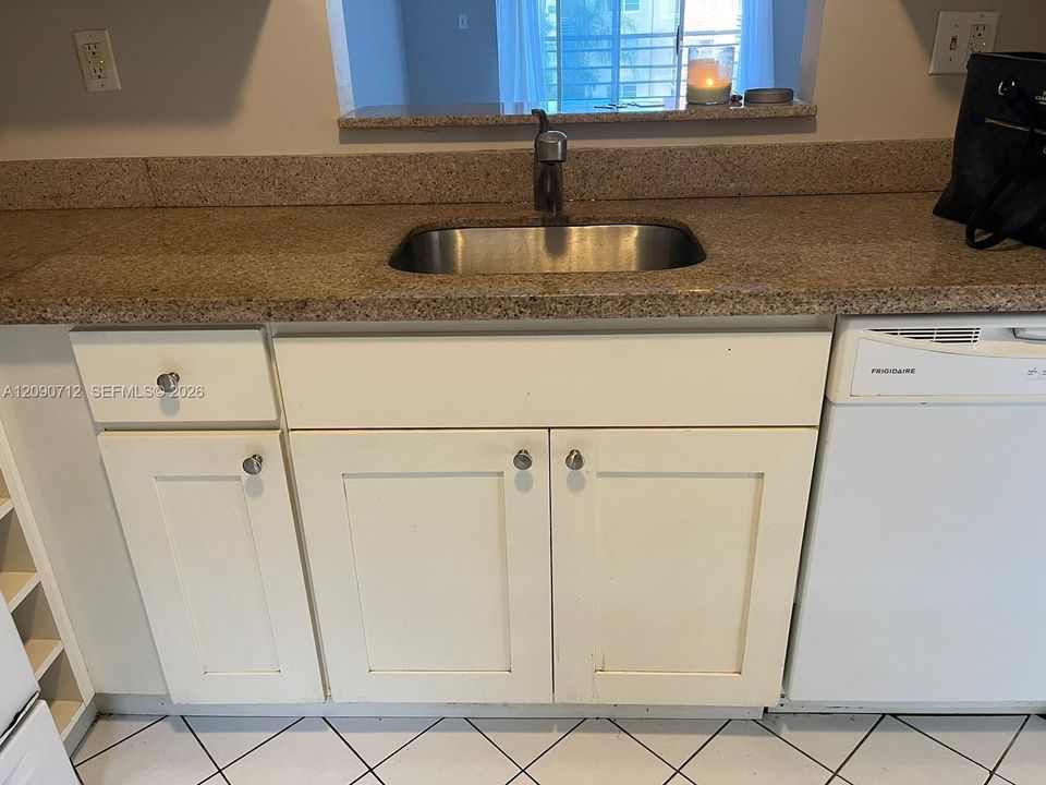В аренду: $1,690 (1 спален, 1 ванн, 940 Квадратных фут)