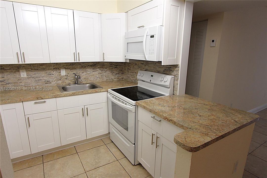 For Rent: $1,975 (1 beds, 1 baths, 810 Square Feet)