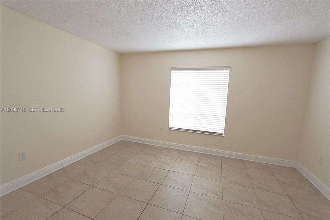 For Rent: $1,975 (1 beds, 1 baths, 810 Square Feet)