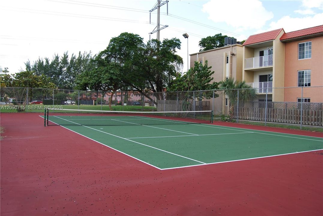For Rent: $1,975 (1 beds, 1 baths, 810 Square Feet)