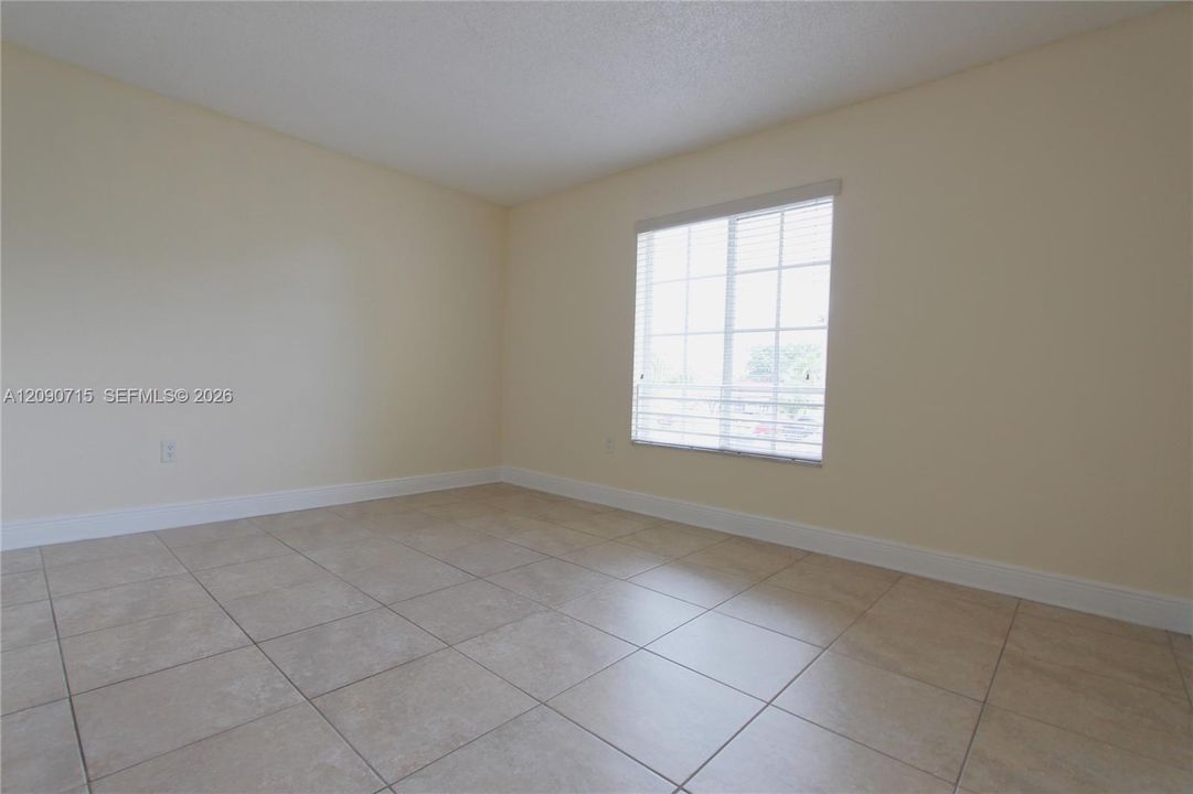 For Rent: $1,975 (1 beds, 1 baths, 810 Square Feet)