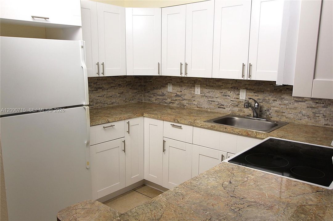 For Rent: $1,975 (1 beds, 1 baths, 810 Square Feet)