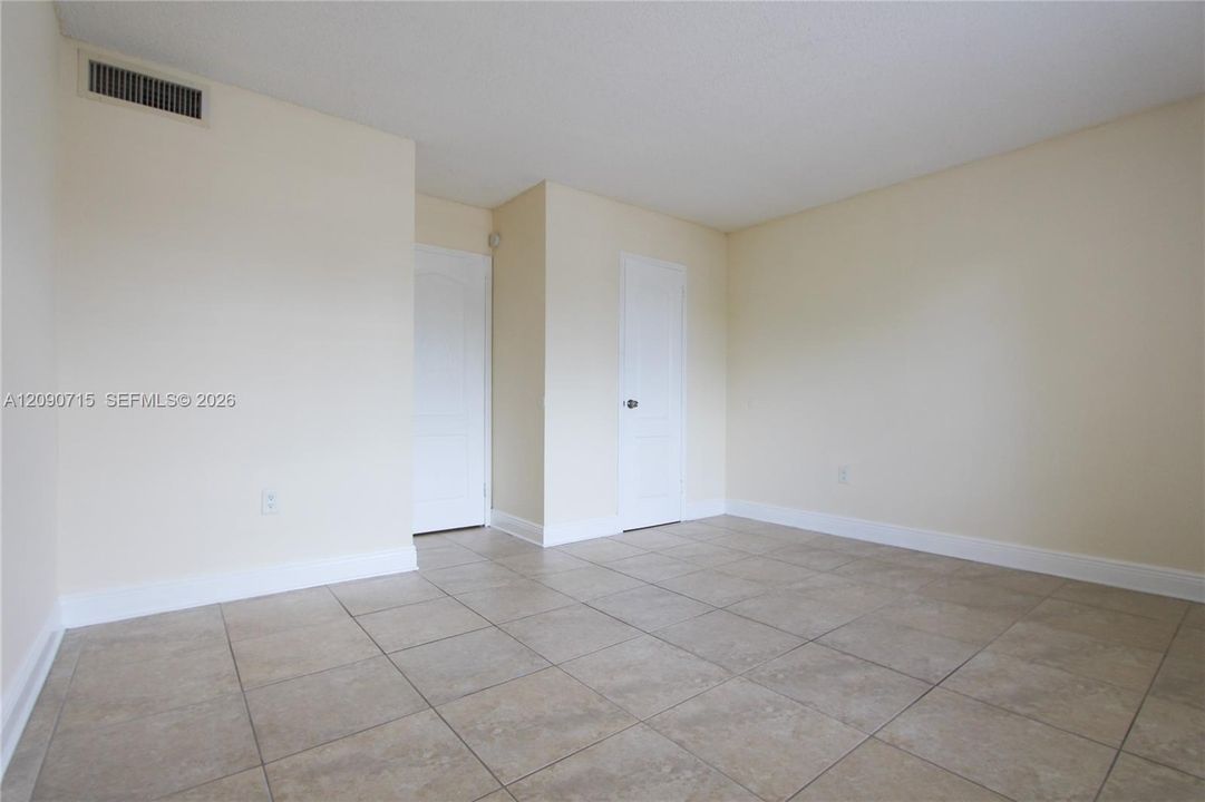 For Rent: $1,975 (1 beds, 1 baths, 810 Square Feet)