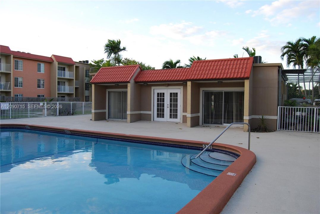 For Rent: $1,975 (1 beds, 1 baths, 810 Square Feet)