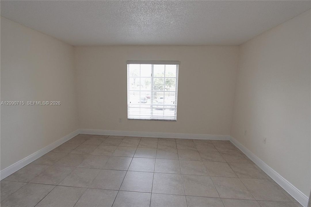 For Rent: $1,975 (1 beds, 1 baths, 810 Square Feet)