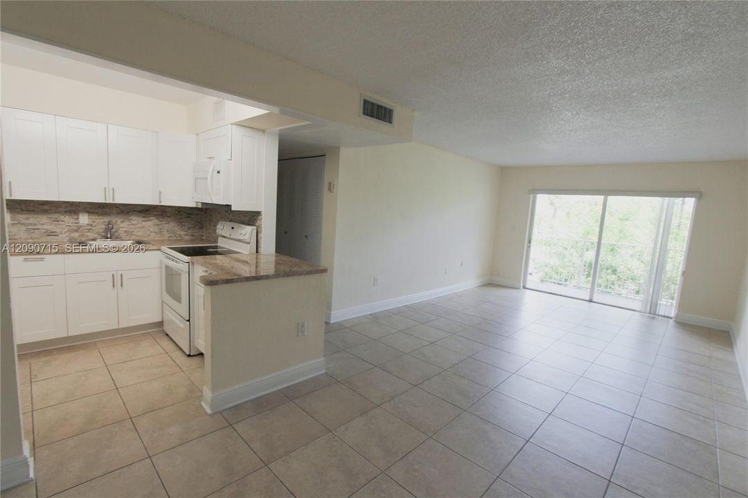 For Rent: $1,975 (1 beds, 1 baths, 810 Square Feet)
