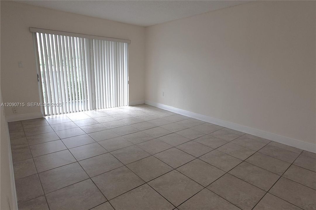 For Rent: $1,975 (1 beds, 1 baths, 810 Square Feet)