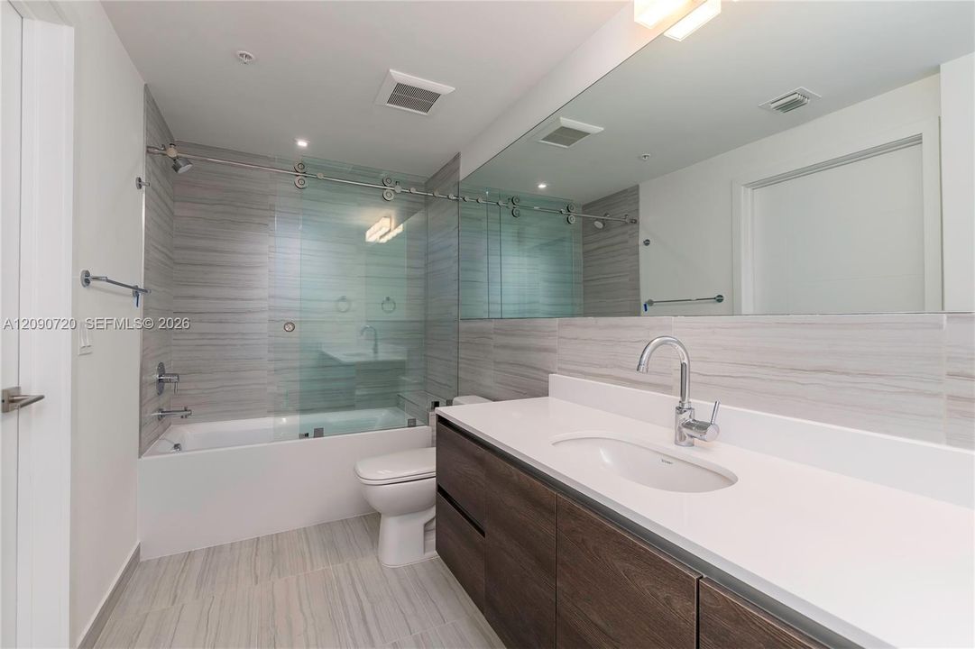For Sale: $1,100,000 (3 beds, 2 baths, 1107 Square Feet)