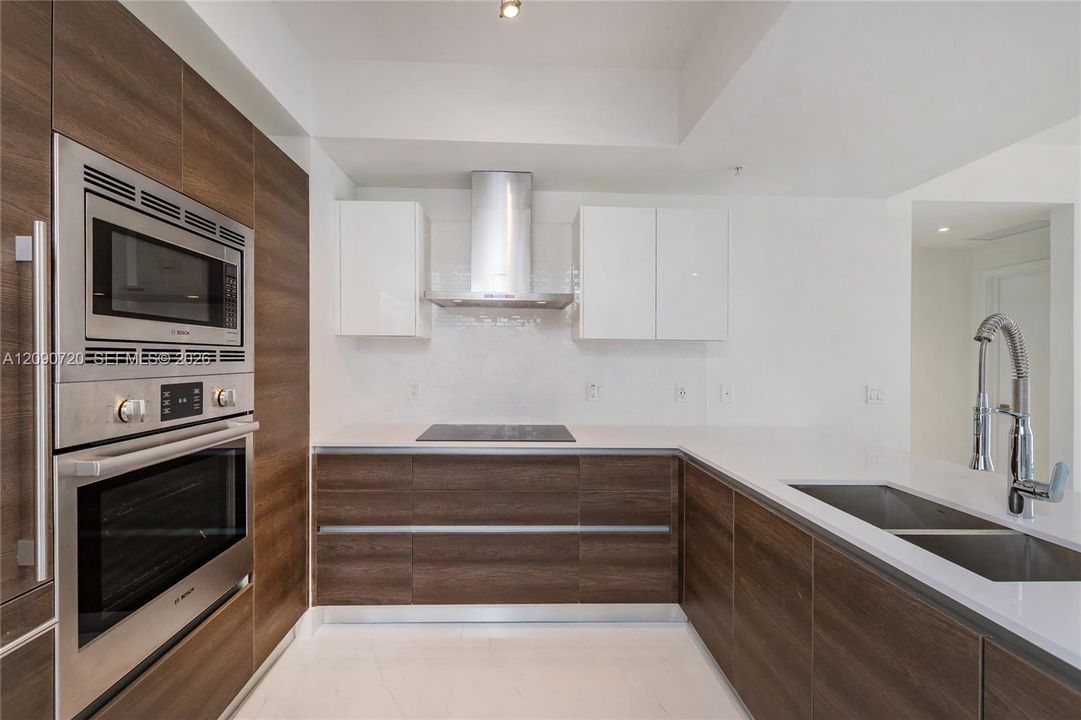 For Sale: $1,100,000 (3 beds, 2 baths, 1107 Square Feet)