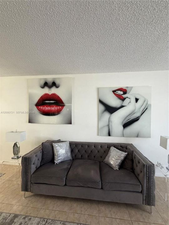 For Rent: $2,900 (2 beds, 2 baths, 1280 Square Feet)