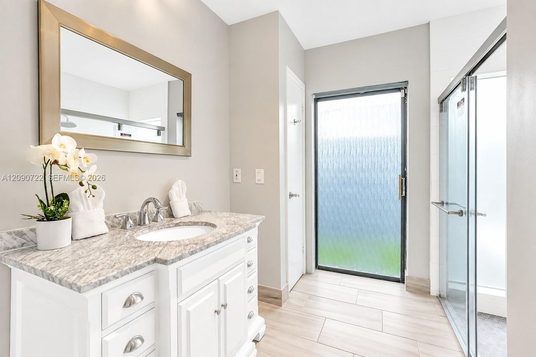 For Rent: $8,450 (6 beds, 3 baths, 3040 Square Feet)