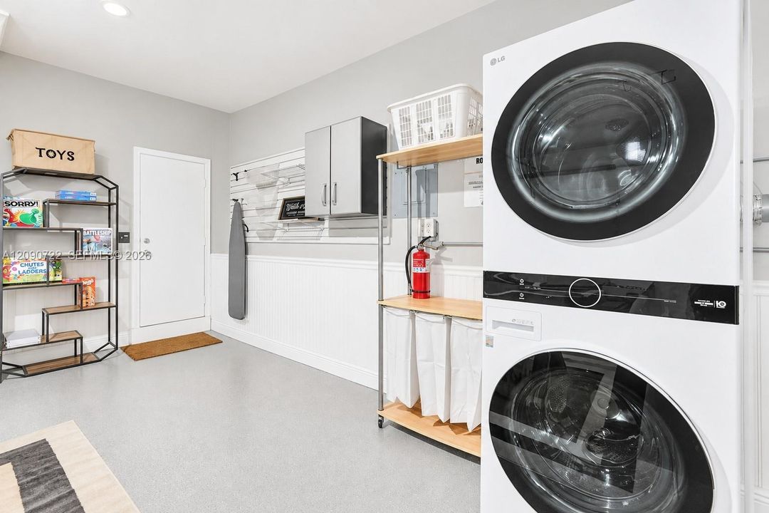 For Rent: $8,450 (6 beds, 3 baths, 3040 Square Feet)