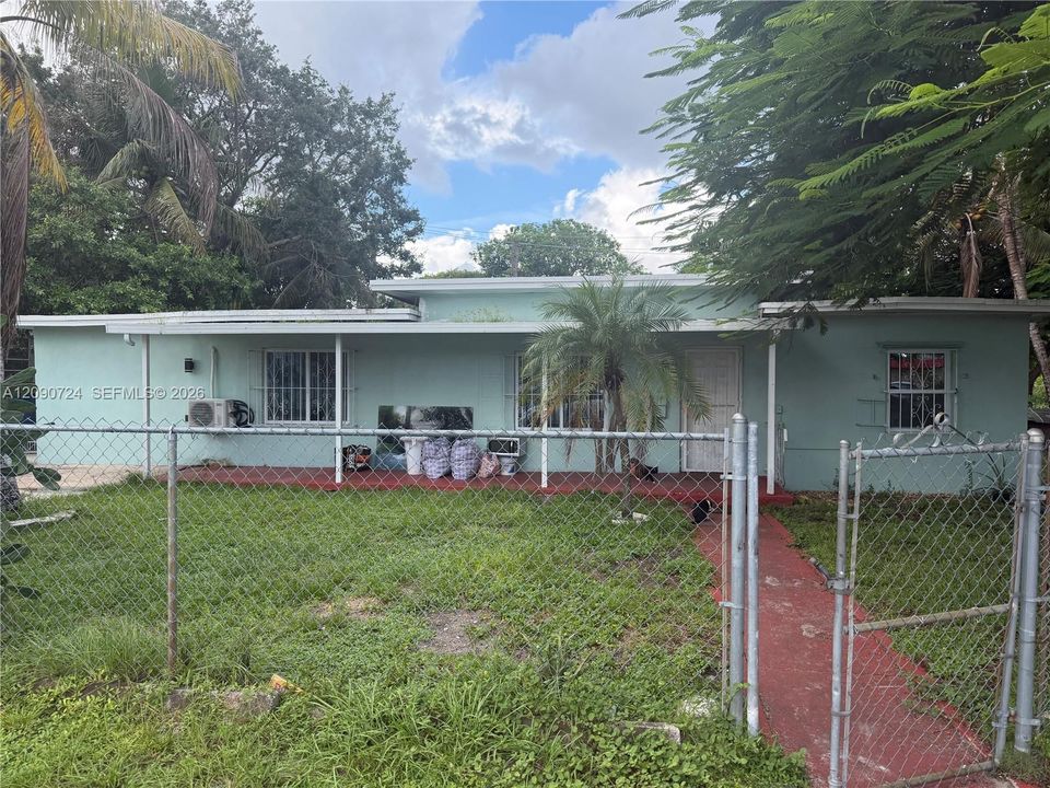 For Rent: $2,600 (4 beds, 2 baths, 1428 Square Feet)