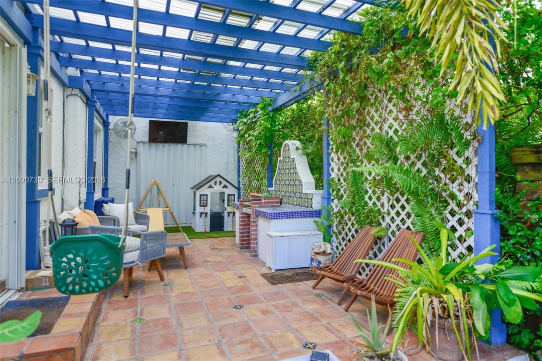 En Renta: $8,000 (4 camas, 3 baños, 2301 Pies cuadrados)