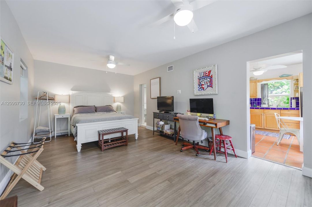 En Renta: $8,000 (4 camas, 3 baños, 2301 Pies cuadrados)