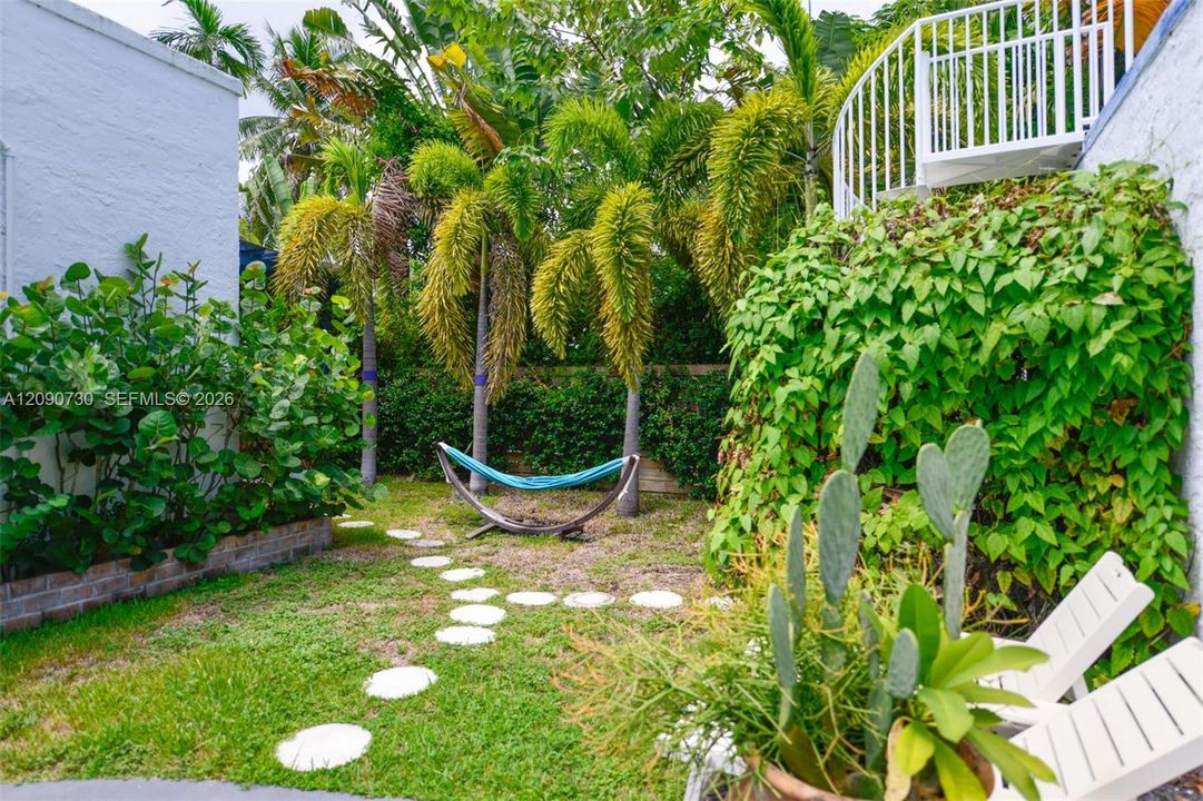 En Renta: $8,000 (4 camas, 3 baños, 2301 Pies cuadrados)