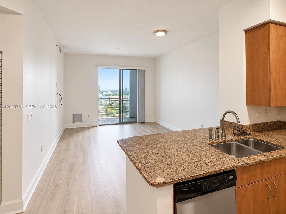 For Sale: $274,000 (1 beds, 1 baths, 690 Square Feet)