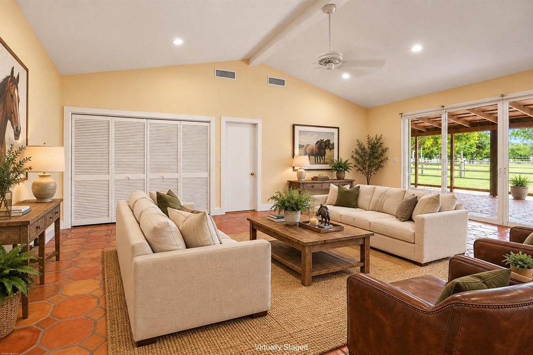 Barn Lounge/Apartment