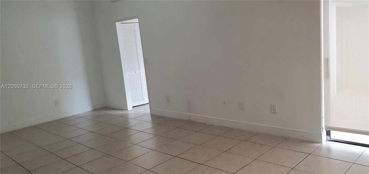 For Sale: $350,000 (2 beds, 1 baths, 845 Square Feet)