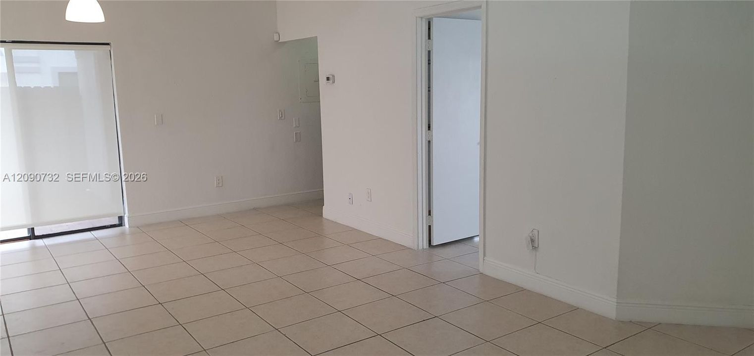 For Sale: $350,000 (2 beds, 1 baths, 845 Square Feet)
