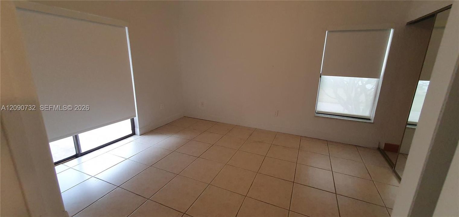 For Sale: $350,000 (2 beds, 1 baths, 845 Square Feet)