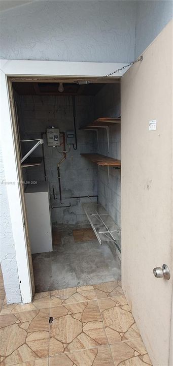 For Sale: $350,000 (2 beds, 1 baths, 845 Square Feet)