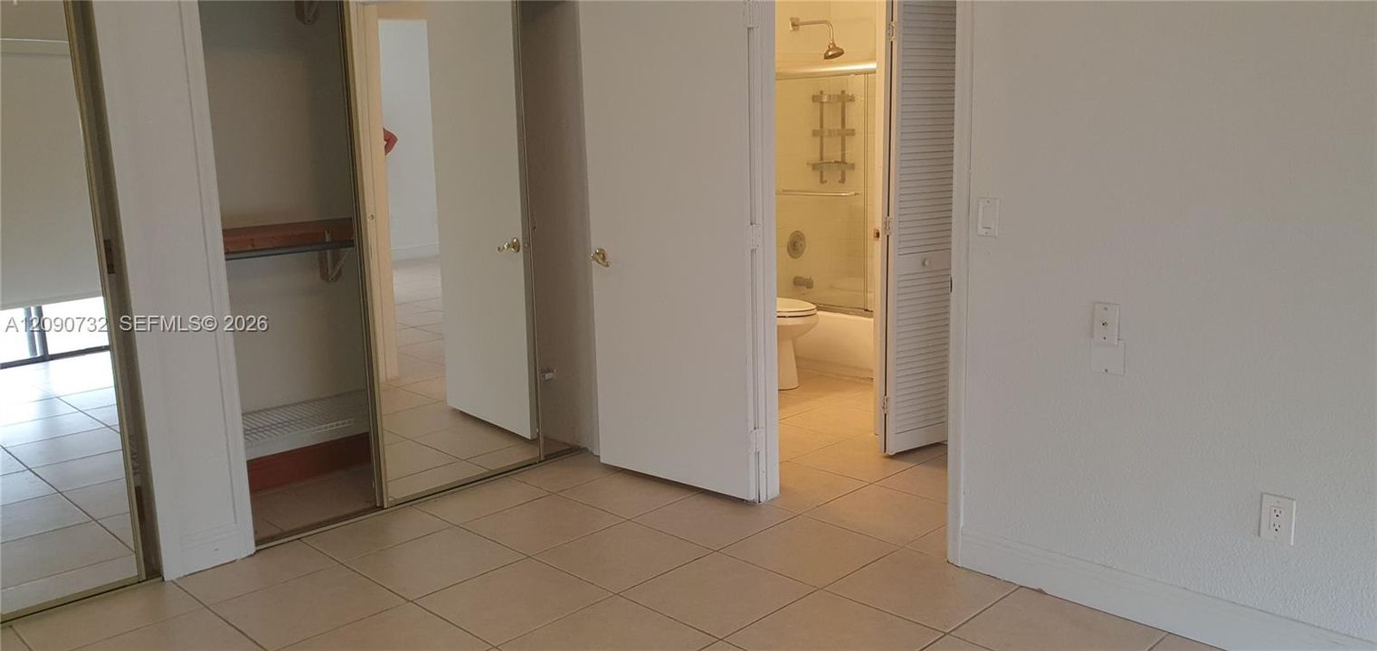 For Sale: $350,000 (2 beds, 1 baths, 845 Square Feet)