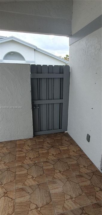 For Sale: $350,000 (2 beds, 1 baths, 845 Square Feet)