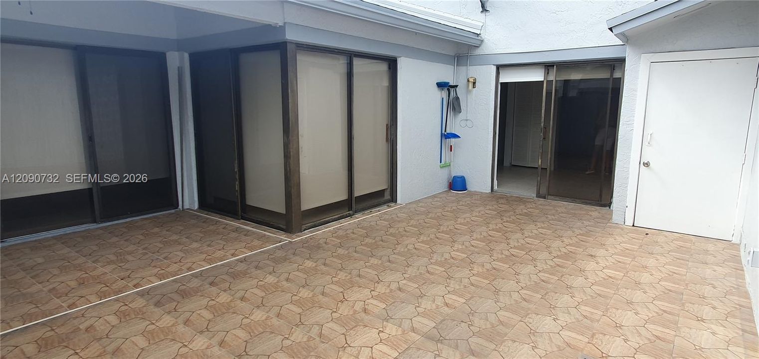 For Sale: $350,000 (2 beds, 1 baths, 845 Square Feet)