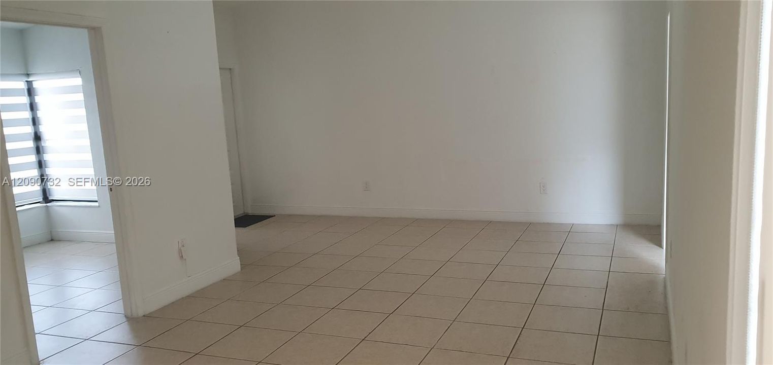 For Sale: $350,000 (2 beds, 1 baths, 845 Square Feet)