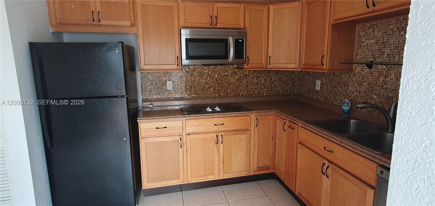 For Sale: $350,000 (2 beds, 1 baths, 845 Square Feet)