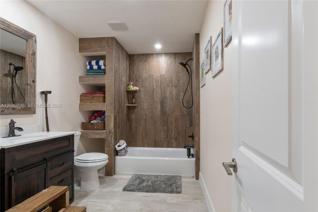 En Venta: $1,350,000 (5 camas, 4 baños, 2768 Pies cuadrados)