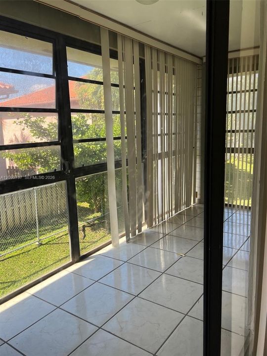 В аренду: $2,400 (3 спален, 2 ванн, 1065 Квадратных фут)
