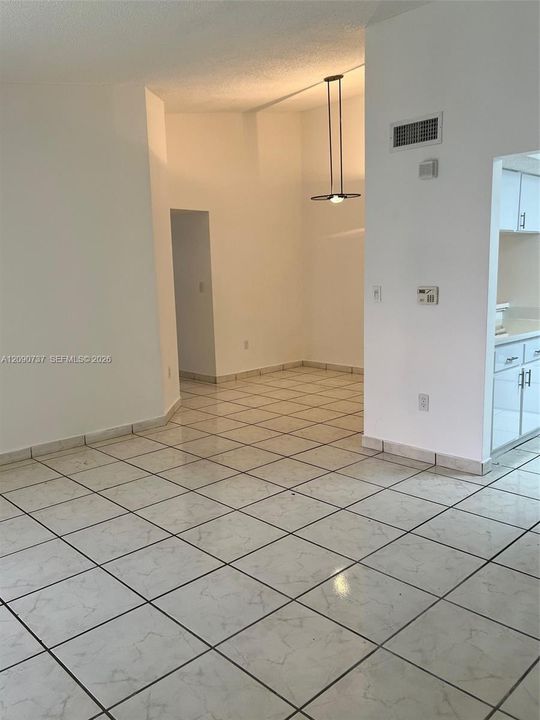 В аренду: $2,400 (3 спален, 2 ванн, 1065 Квадратных фут)