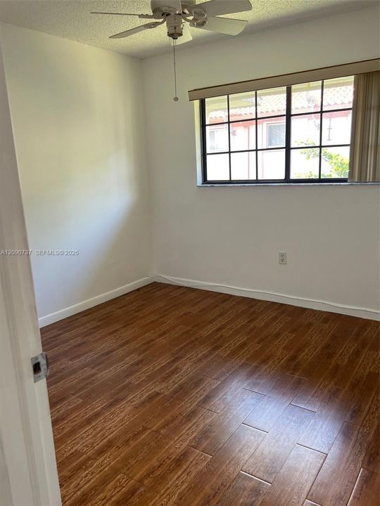 В аренду: $2,400 (3 спален, 2 ванн, 1065 Квадратных фут)