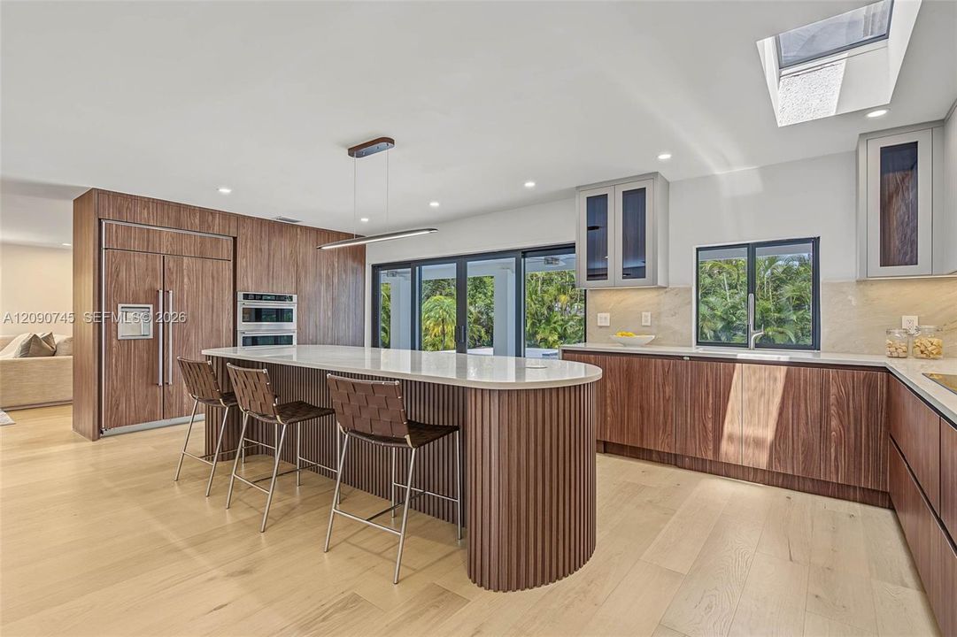 На продажу: $2,295,000 (4 спален, 3 ванн, 2465 Квадратных фут)