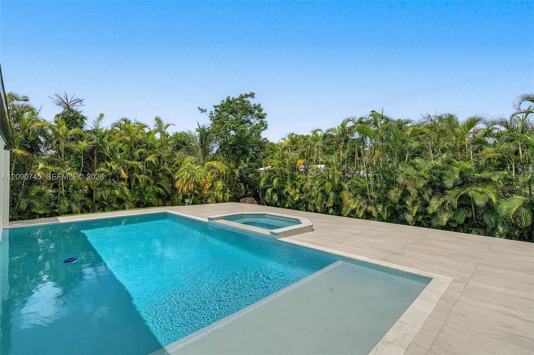 На продажу: $2,295,000 (4 спален, 3 ванн, 2465 Квадратных фут)
