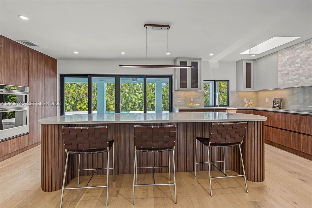 На продажу: $2,295,000 (4 спален, 3 ванн, 2465 Квадратных фут)