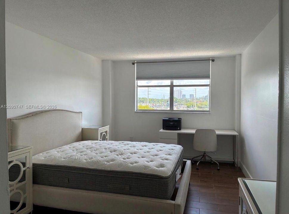 For Rent: $1,800 (1 beds, 1 baths, 658 Square Feet)