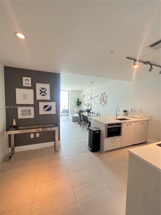 For Rent: $3,700 (1 beds, 1 baths, 622 Square Feet)