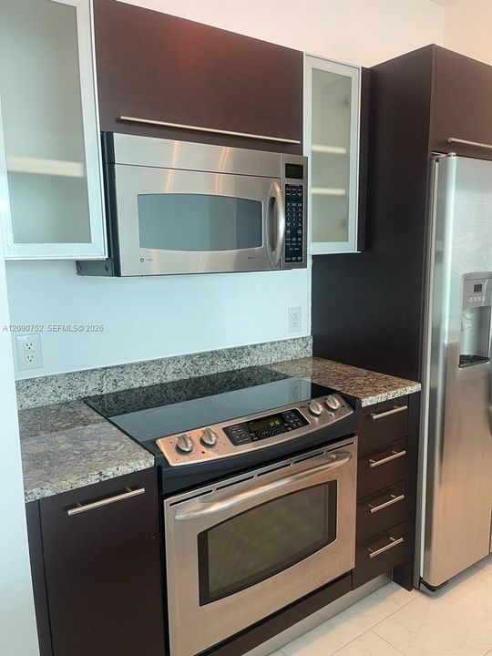 For Rent: $3,190 (1 beds, 1 baths, 702 Square Feet)