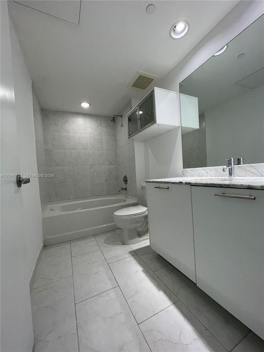 For Rent: $3,190 (1 beds, 1 baths, 702 Square Feet)