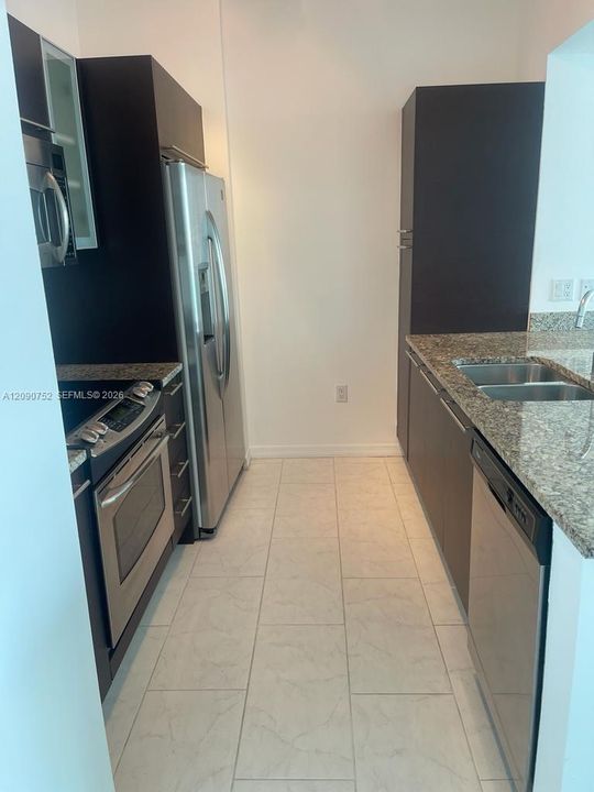 For Rent: $3,190 (1 beds, 1 baths, 702 Square Feet)