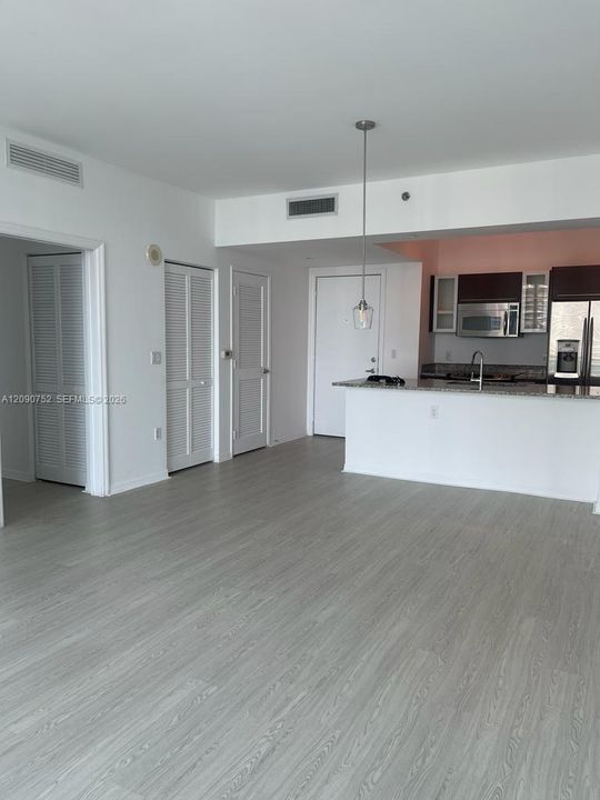 For Rent: $3,190 (1 beds, 1 baths, 702 Square Feet)