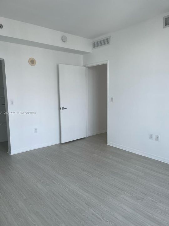 For Rent: $3,190 (1 beds, 1 baths, 702 Square Feet)